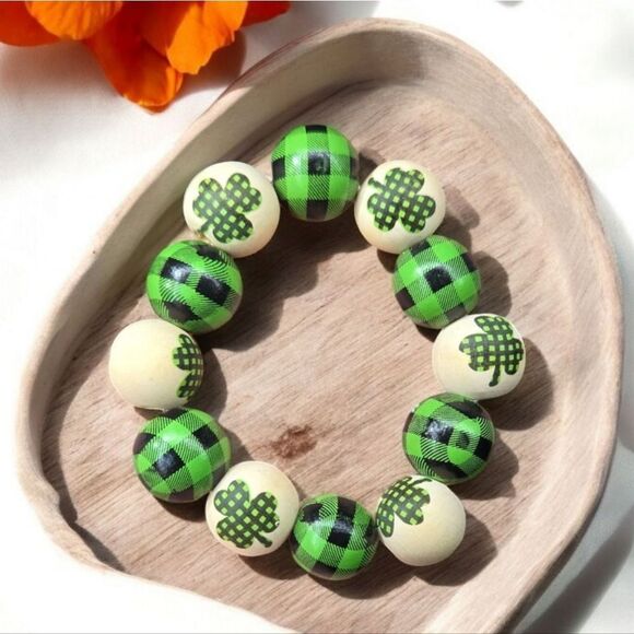 Shamrock ☘️ Green Plaid Beaded Bracelet Stretch Band St Patrick's Day Festive - Picture 1 of 5